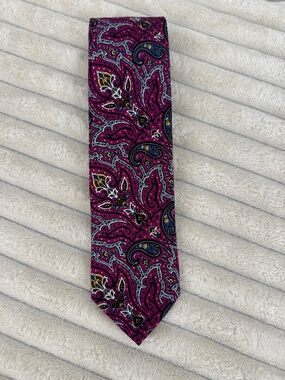 Andrew’s Milano 100% silk Magenta Paisley tie